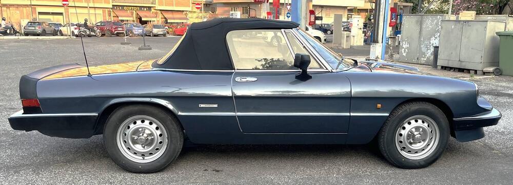 Alfa Romeo SPIDER DUETTO d'epoca a Roma (2)