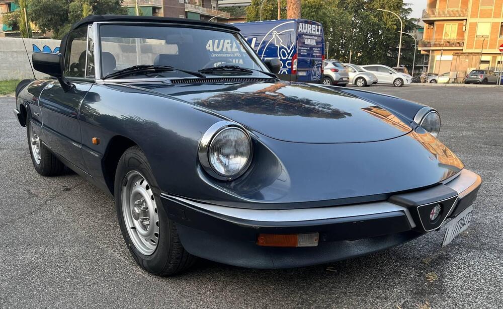 Alfa Romeo SPIDER DUETTO d'epoca a Roma (3)