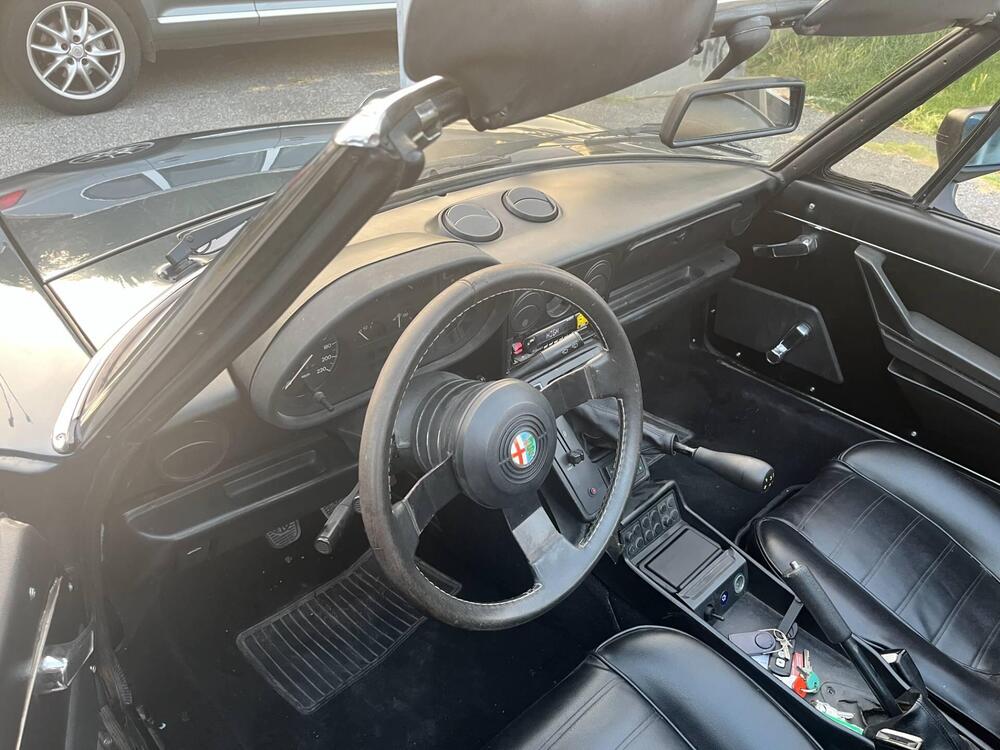 Alfa Romeo SPIDER DUETTO d'epoca a Roma (15)