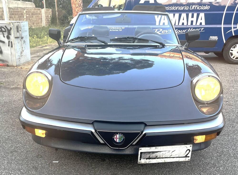 Alfa Romeo SPIDER DUETTO d'epoca a Roma (16)