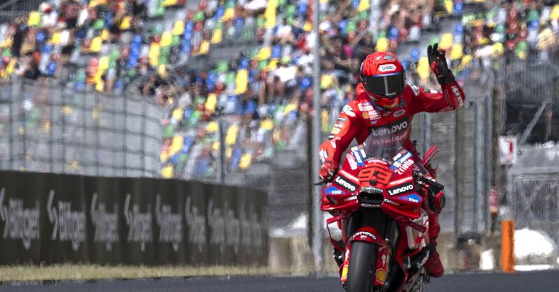 MotoGP 2025. GP d&#039;Italia al Mugello. Le Ducati rosse volano: 1&deg; Marc Marquez (100&ordf; pole!), 2&deg; Pecco Bagnaia [RISULTATI]