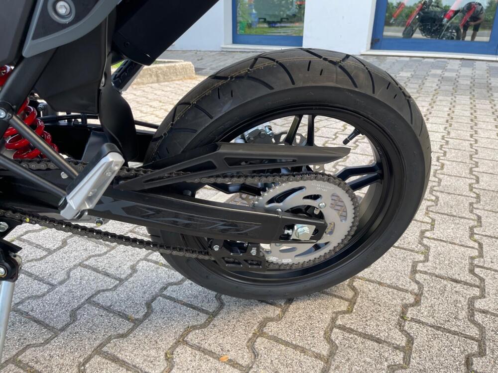 Betamotor RR 125 4T Motard T - X Special Edition (2025) (4)