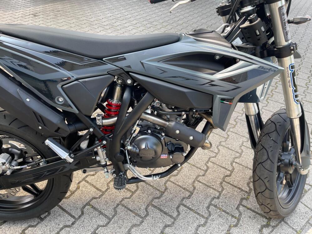 Betamotor RR 125 4T Motard T - X Special Edition (2025) (6)