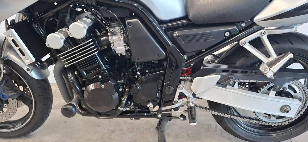 Yamaha FZS 600 Fazer (2002 - 03) (3)