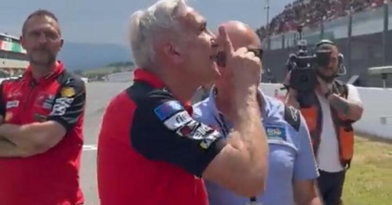 MotoGP 2025. GP d&#039;Italia al Mugello. Davide Tardozzi zittisce i fischi a Marc Marquez: &quot;&Egrave; rosso!&quot; [VIDEO]