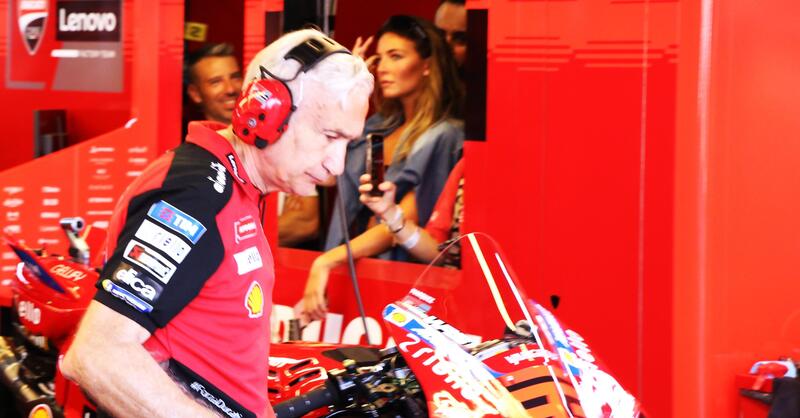 MotoGP 2025. GP d&#039;Italia al Mugello. Davide Tardozzi torna sui fischi a Marquez: &quot;Basta, sono cose legate a 10 anni fa! Vorrei che Marc e Valentino Rossi si stringessero la mano&quot; [VIDEO]