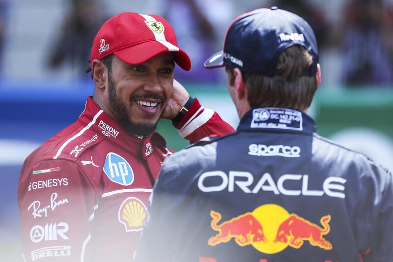 Lewis Hamilton e Max Verstappen