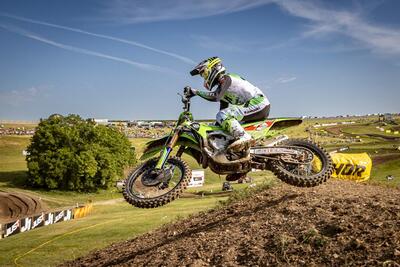 MXGP25 #12 Gran Bertagna. Vince Febvre, Coldenhoff allo scoperto, Laengenfelder in volo [VIDEO]