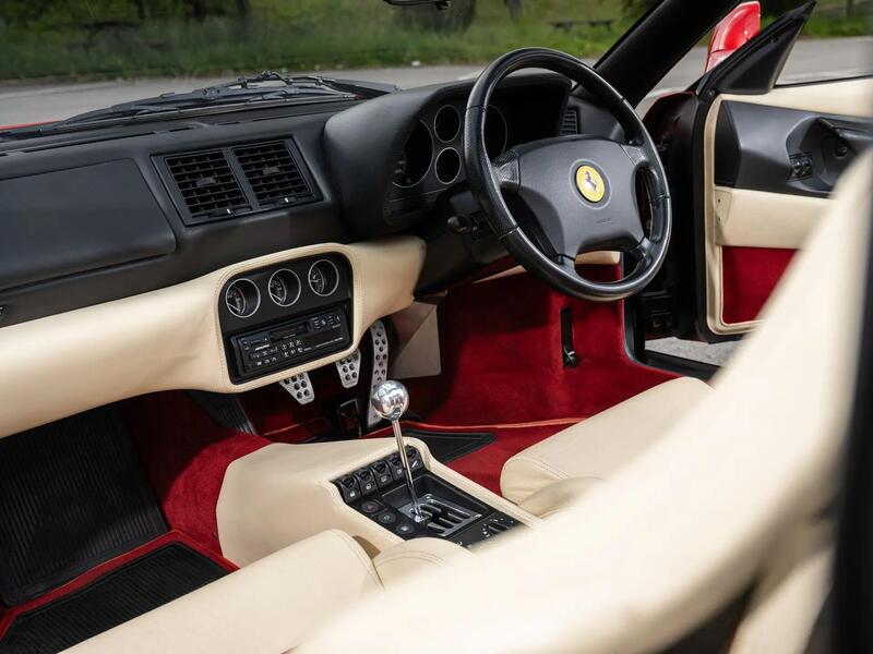 Gli interni della Ferrari F355 di Clarkson