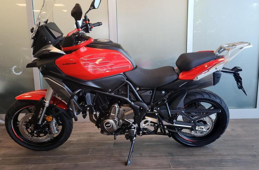 QJ Motor SRT 700 S (2025) (2)