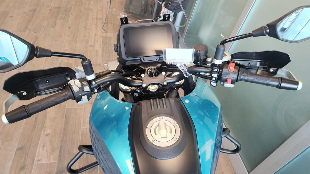 QJ Motor SRT 700 SX (2025) (6)