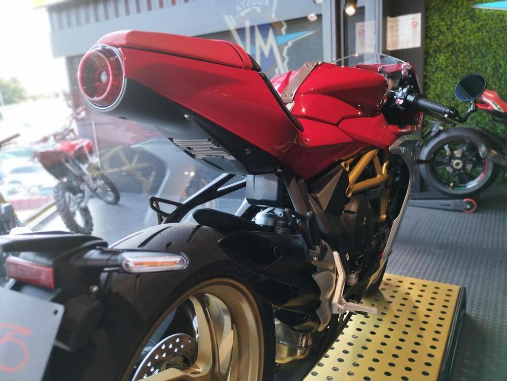 MV Agusta Superveloce 800 (2021 - 25) (9)