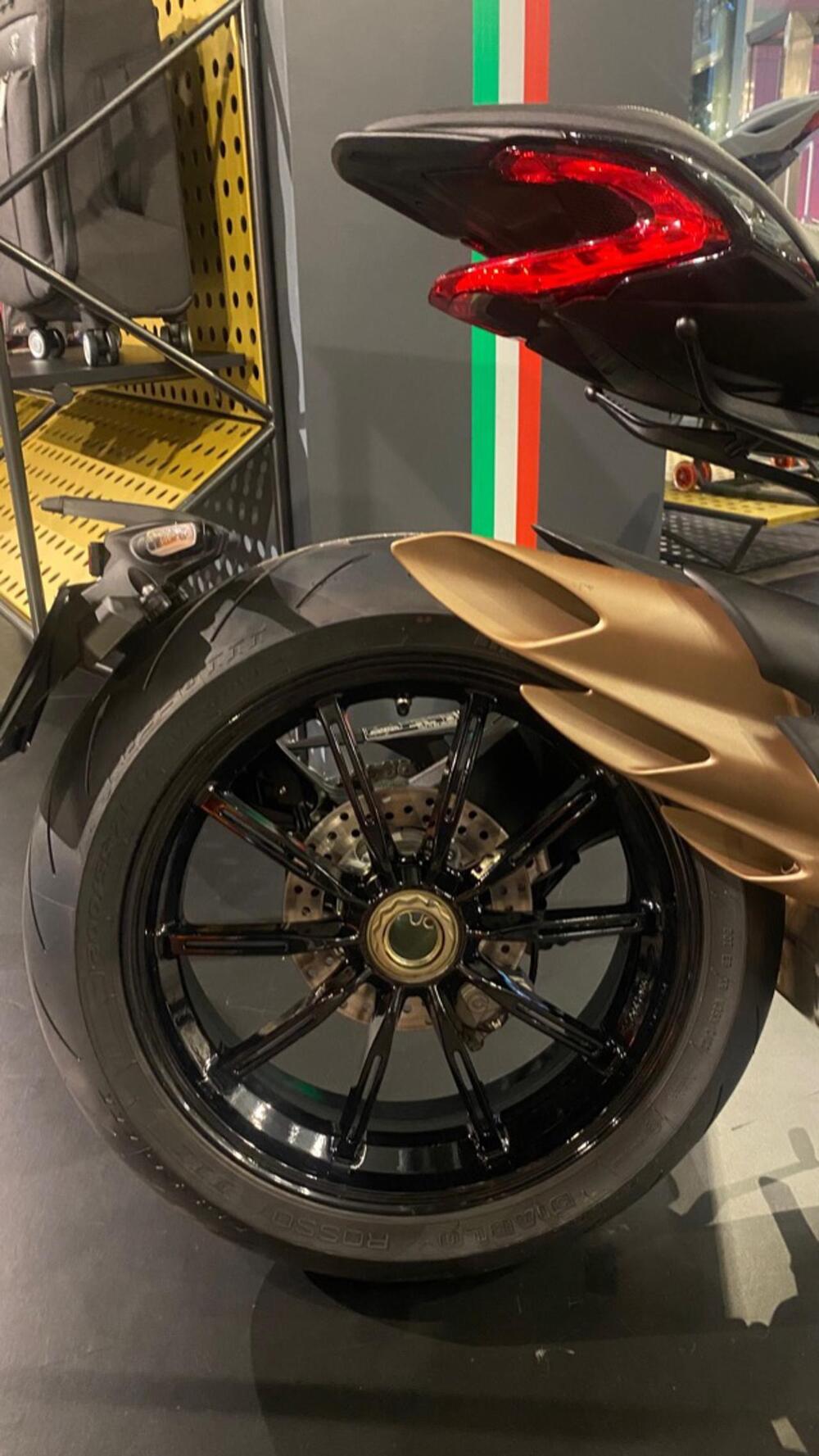 MV Agusta Dragster 800 R (2023 - 25) (5)