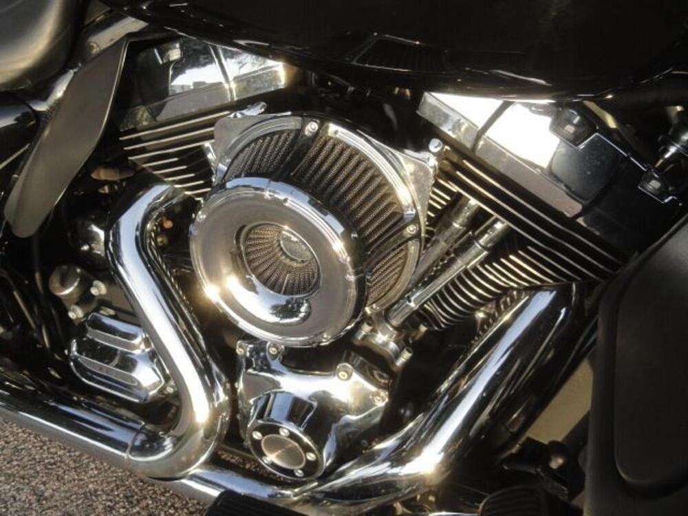 Harley-Davidson 1690 Electra Glide Ultra Limited (2016) - FLHTK (13)