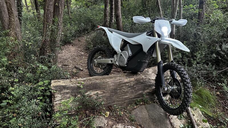 Stark Varg EX: si pu&ograve; fare davvero enduro con la moto elettrica!? [VIDEO]