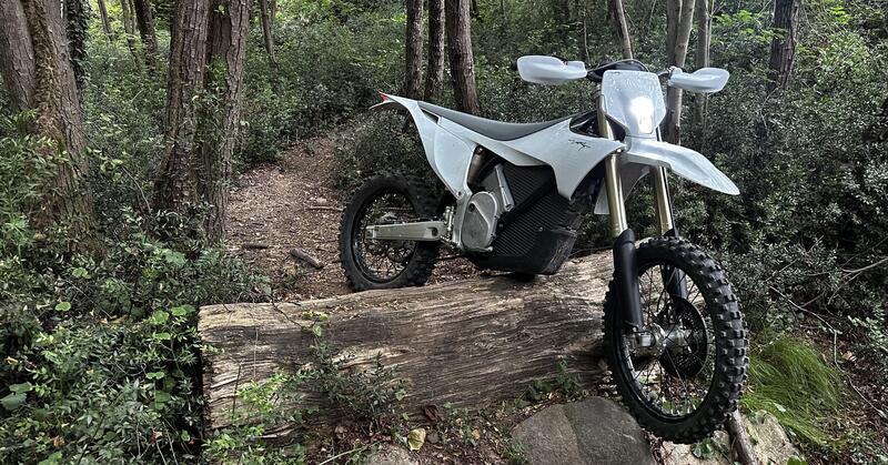 Stark Varg EX: si pu&ograve; fare davvero enduro con la moto elettrica!? [VIDEO]