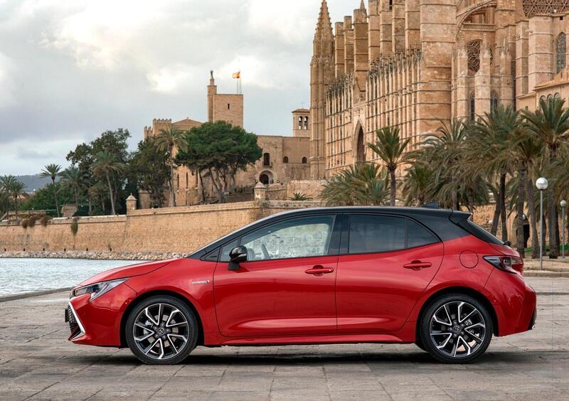 Toyota Corolla (2025-->>) (2)