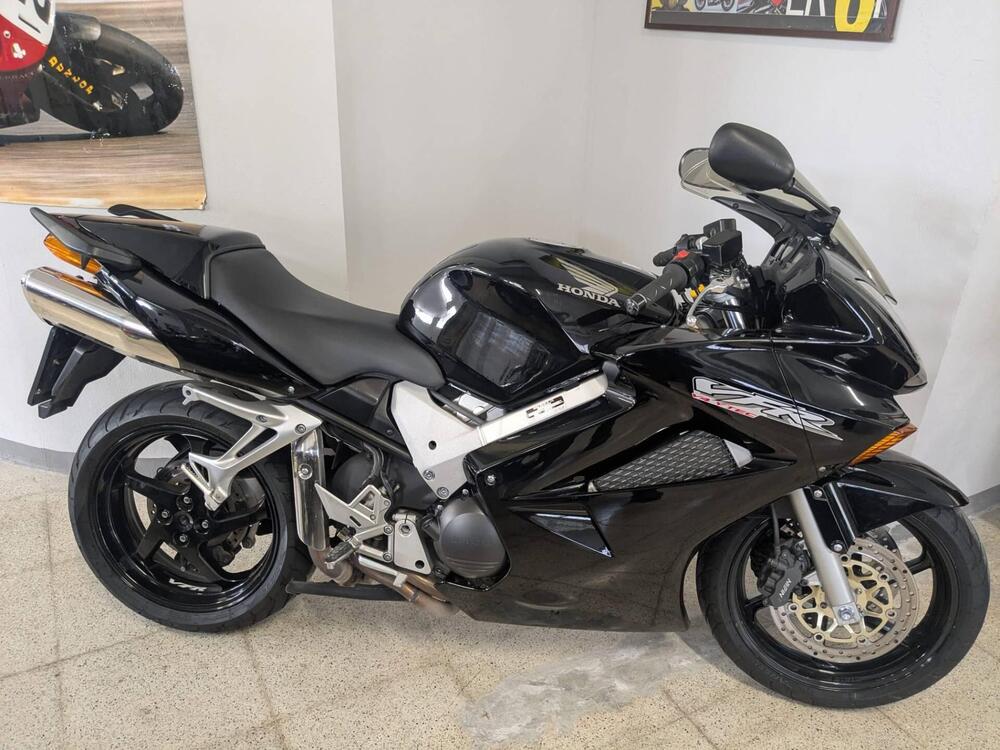 Honda VFR 800 (2002 - 05) (3)