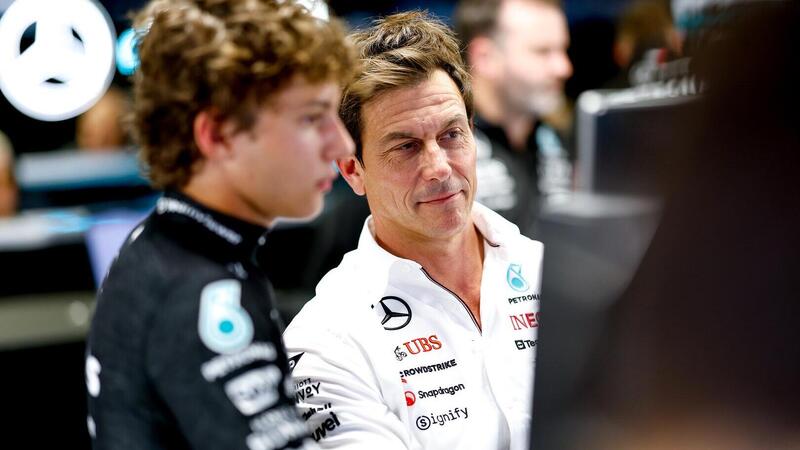 Andrea Kimi Antonelli, dopo la maturit&agrave; massima concentrazione sulla F1. Ma Toto Wolff non vuole bruciare le tappe: &ldquo;Bisogna dare tempo ai giovani&rdquo;