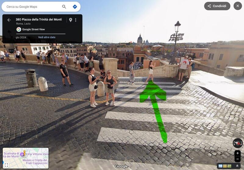 La scalinata di Trinit&agrave; dei Monti dal lato destro