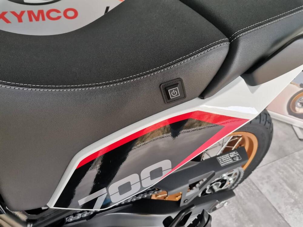 Moto Morini X-Cape 700 Gold Edition (2025) (5)