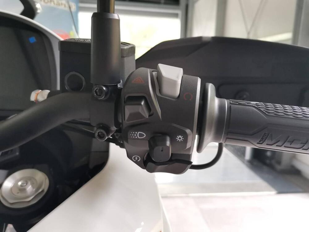 Moto Morini X-Cape 700 Gold Edition (2025) (15)