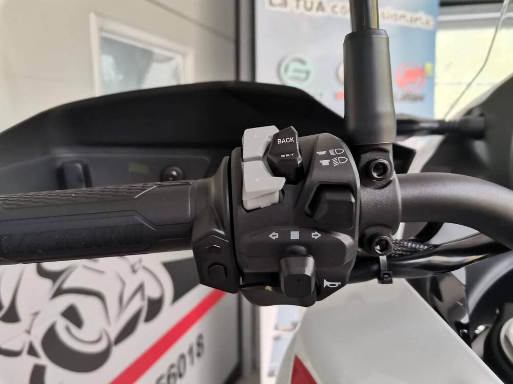 Moto Morini X-Cape 700 Gold Edition (2025) (16)