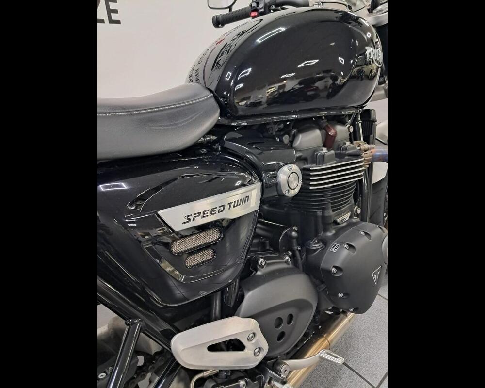 Triumph Speed Twin 1200 Breitling Limited Edition (2022 - 24) (7)