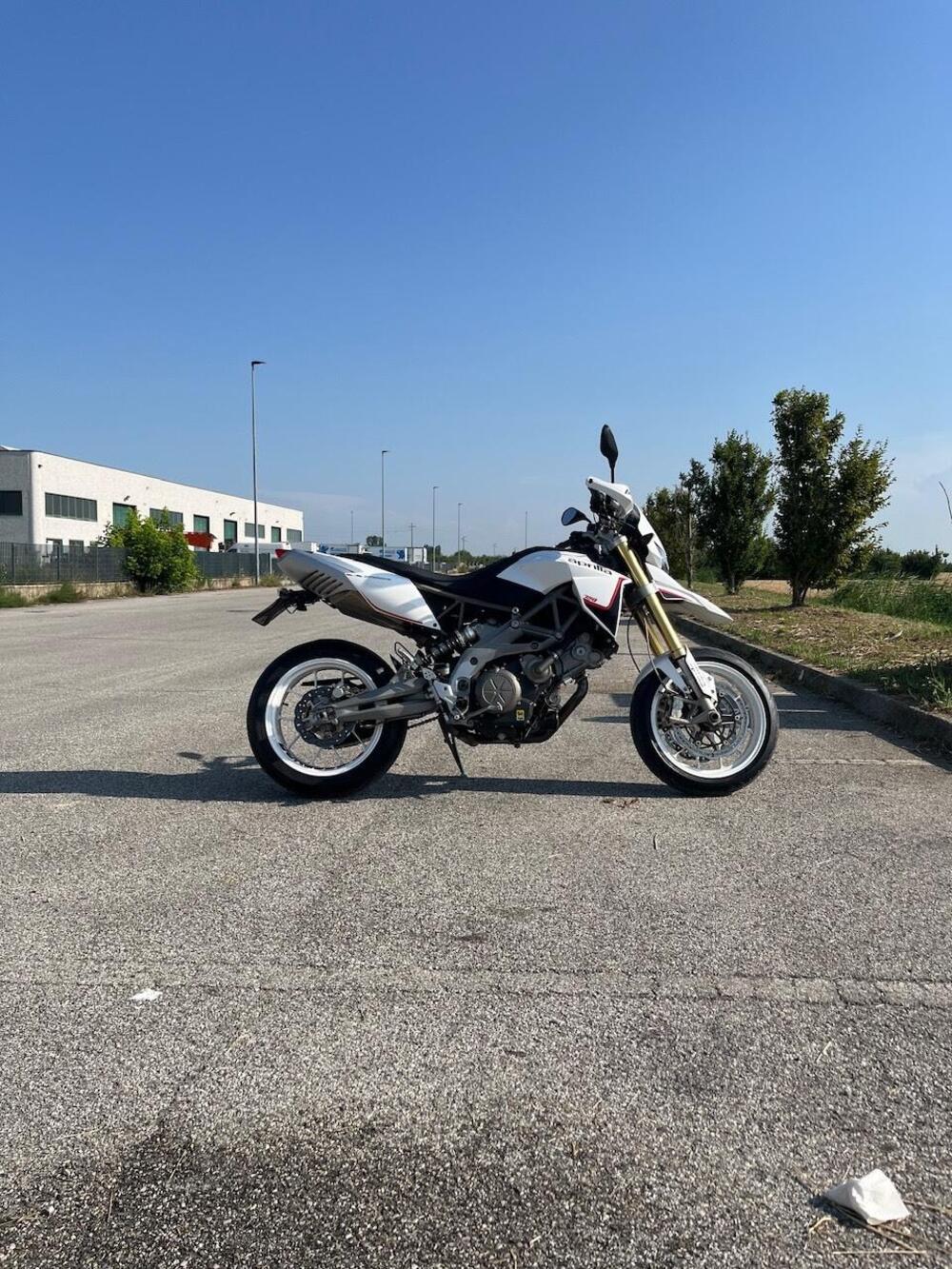 Aprilia Dorsoduro 750 (2009 - 14) (4)