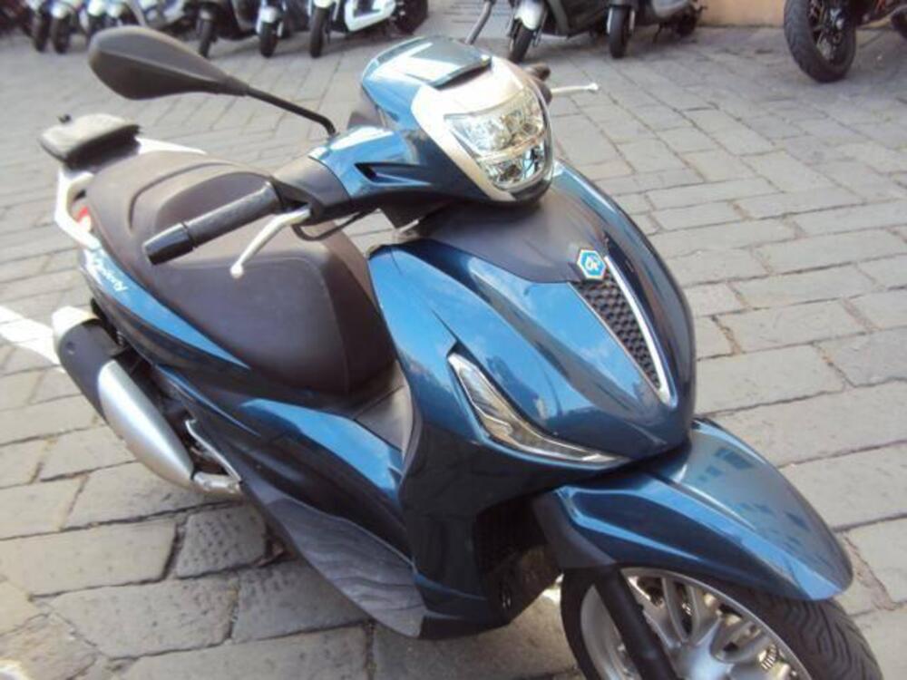 Piaggio Beverly 300 Hpe (2021) (3)