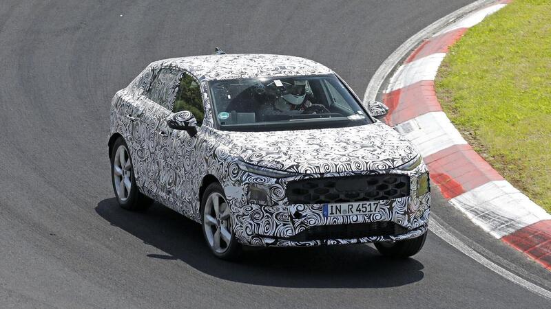 Nuova Audi Q3 Sportback: il SUV coup&eacute; si fa vedere al N&uuml;rburgring in veste definitiva [Foto Spia]
