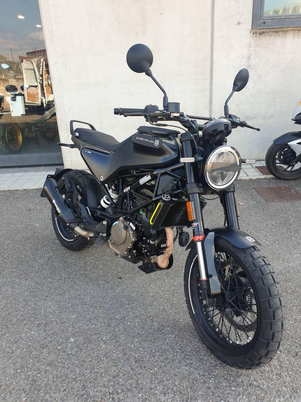 Husqvarna Svartpilen 125 (2021 - 23) (3)