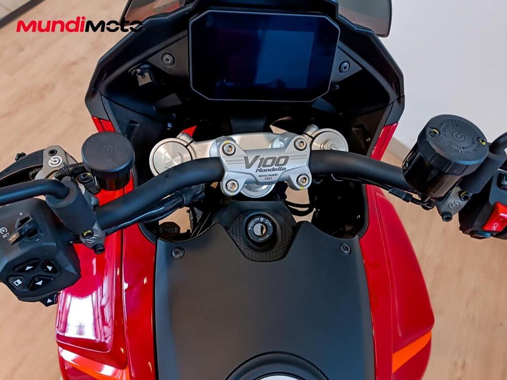 Moto Guzzi V100 Mandello (2022 - 24) (11)