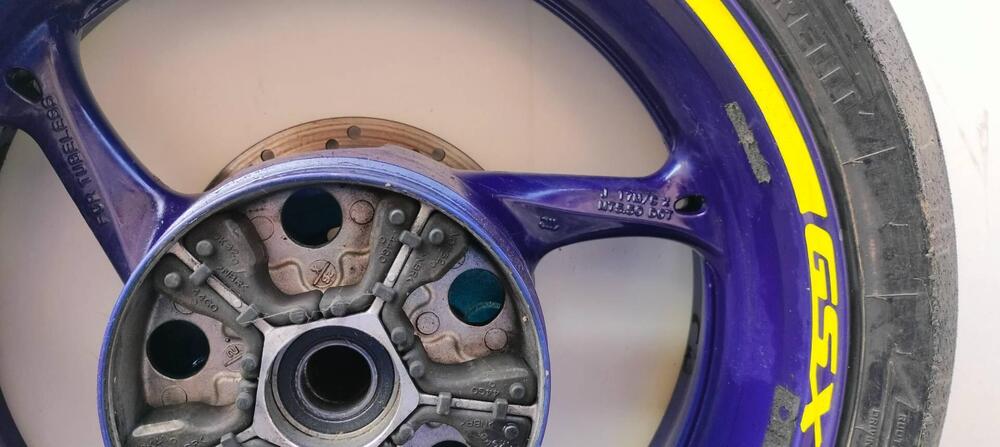 Cerchione posteriore gsxr 750 k8 Suzuki (2)