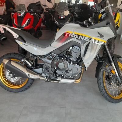 Honda Transalp XL750 (2025) nuova