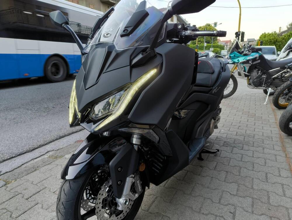 Kymco AK 575 Premium (2025) (2)