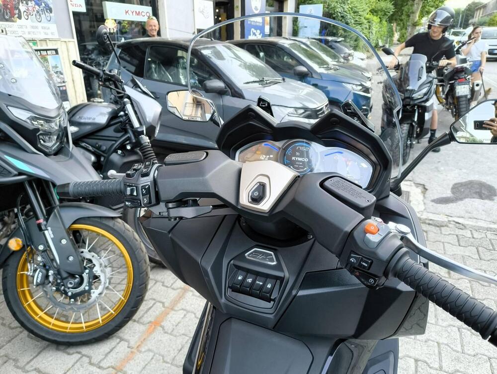 Kymco AK 575 Premium (2025) (9)