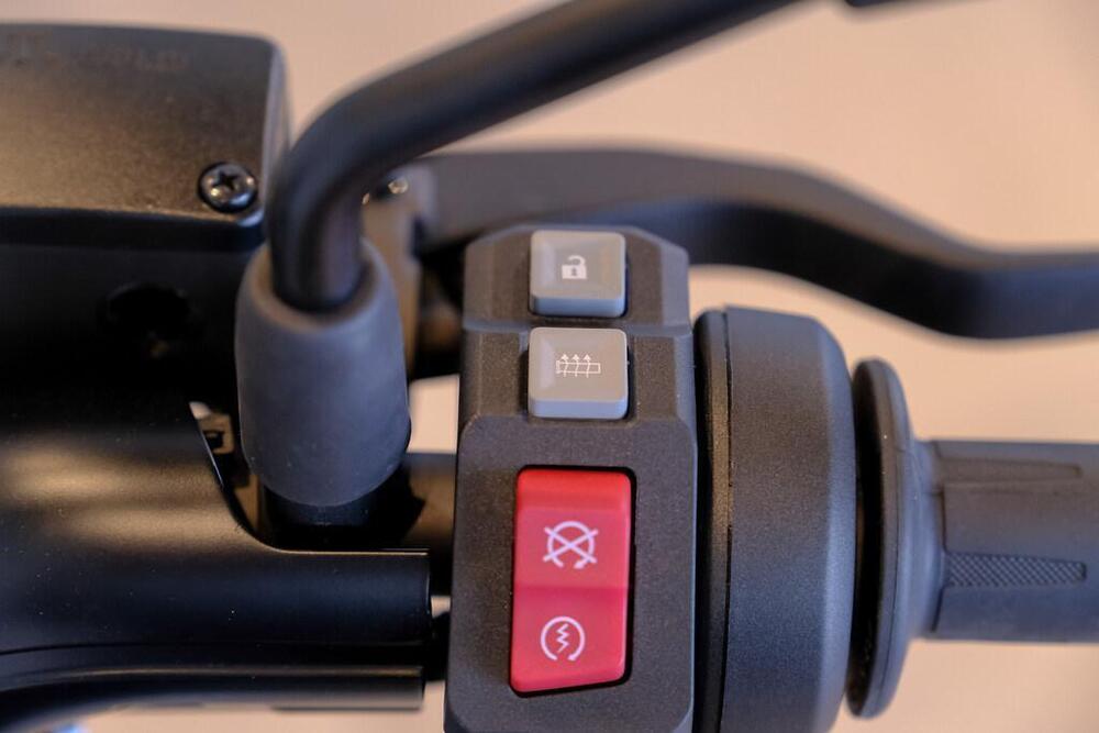 Bmw CE 02 AM (2024 - 25) (9)