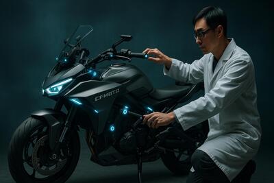 Da supersportiva a turistica con un click: &egrave; vero. CFMOTO ci sta lavorando sul serio