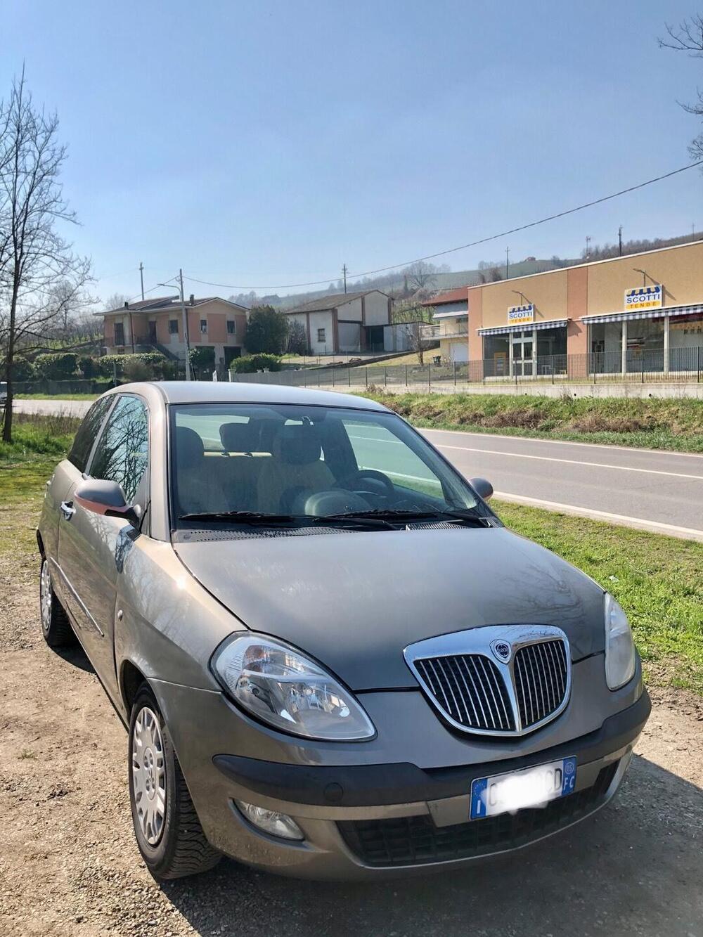 Lancia Ypsilon usata a Pavia (2)