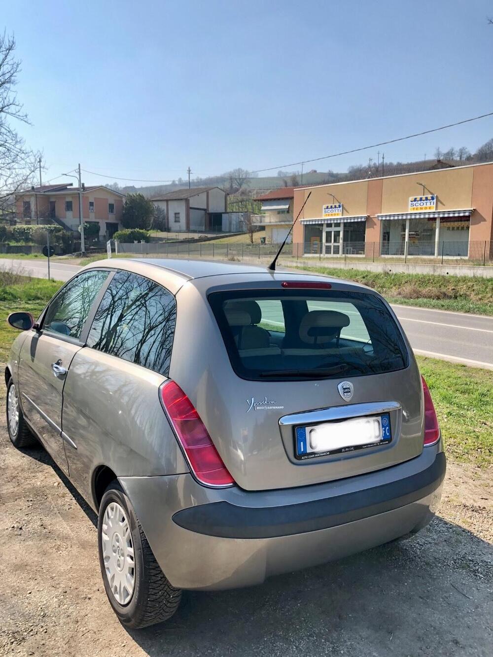 Lancia Ypsilon usata a Pavia (3)