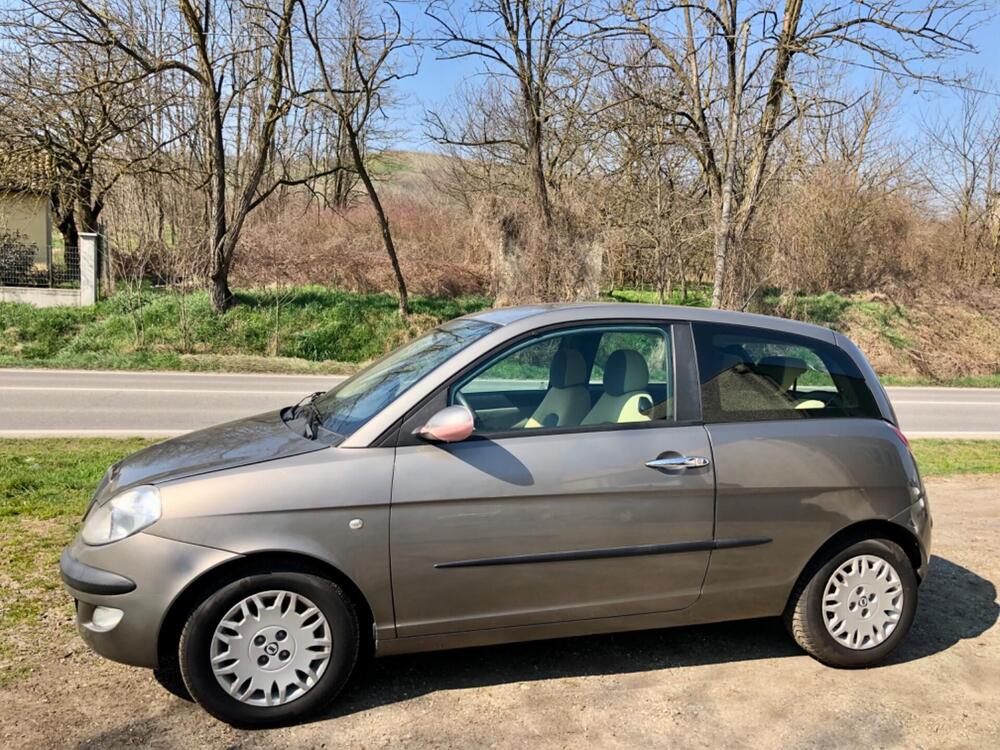 Lancia Ypsilon usata a Pavia (4)