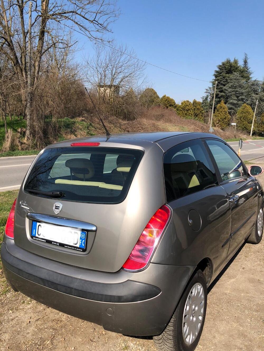 Lancia Ypsilon usata a Pavia (5)