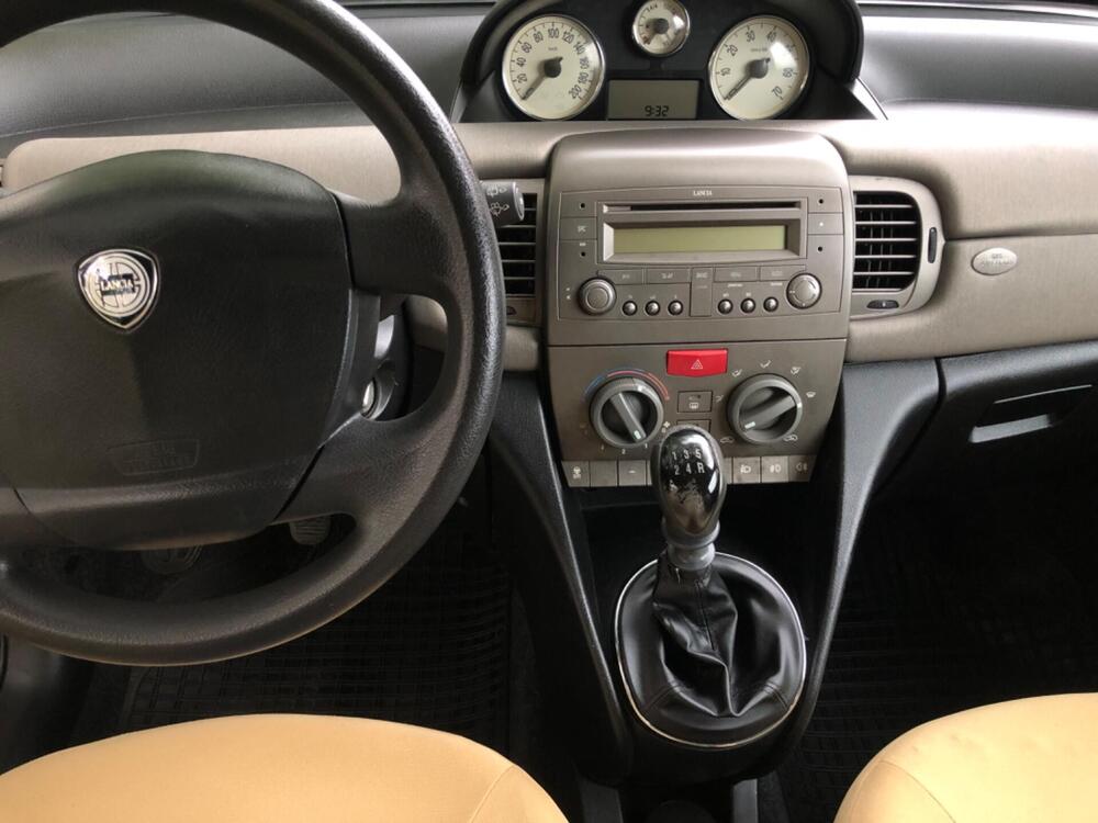 Lancia Ypsilon usata a Pavia (9)