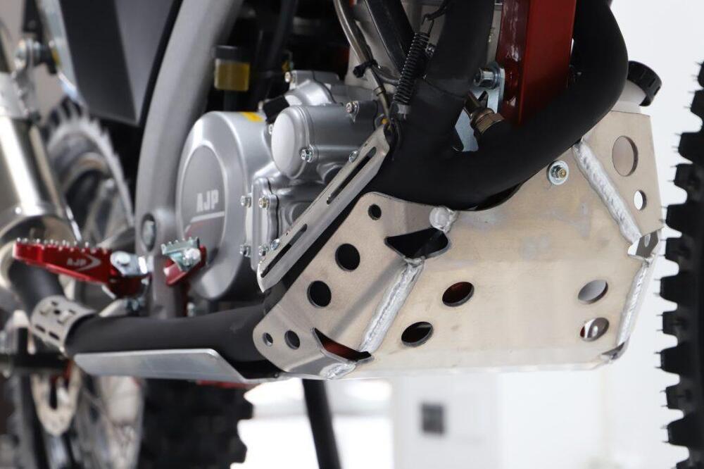AJP PR7 650 Adventure (2021 - 24) (5)