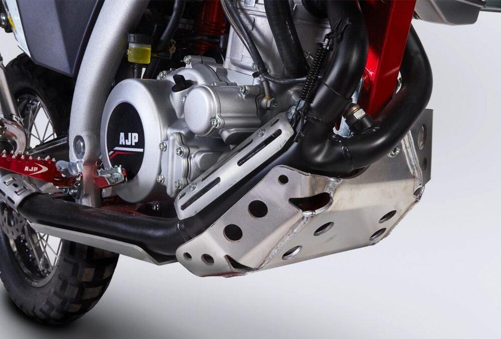 AJP PR7 650 Adventure (2021 - 24) (8)