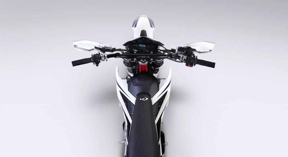 AJP SPR 250 Supermoto (2023 - 25) (6)