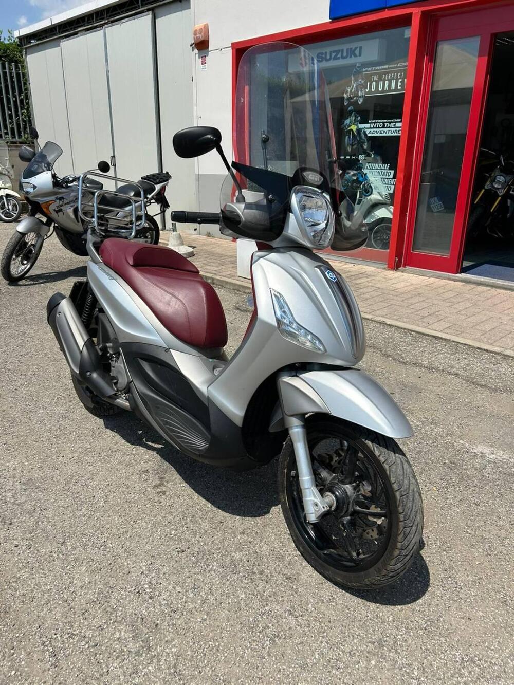 Piaggio Beverly 350 SportTouring ie ABS (2011 - 17) (2)