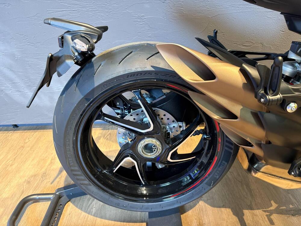 MV Agusta Brutale 800 RR Ottantesimo (2025) (7)