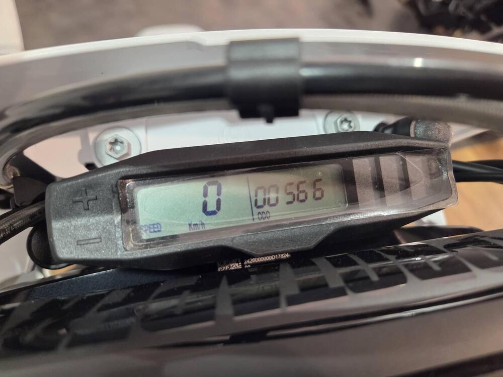 Husqvarna FE 350 Pro (2025) (8)